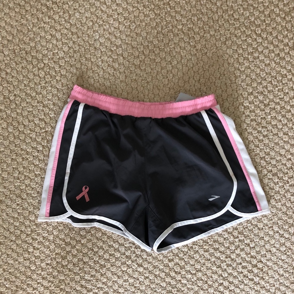 Brooks- breast cancer awareness short